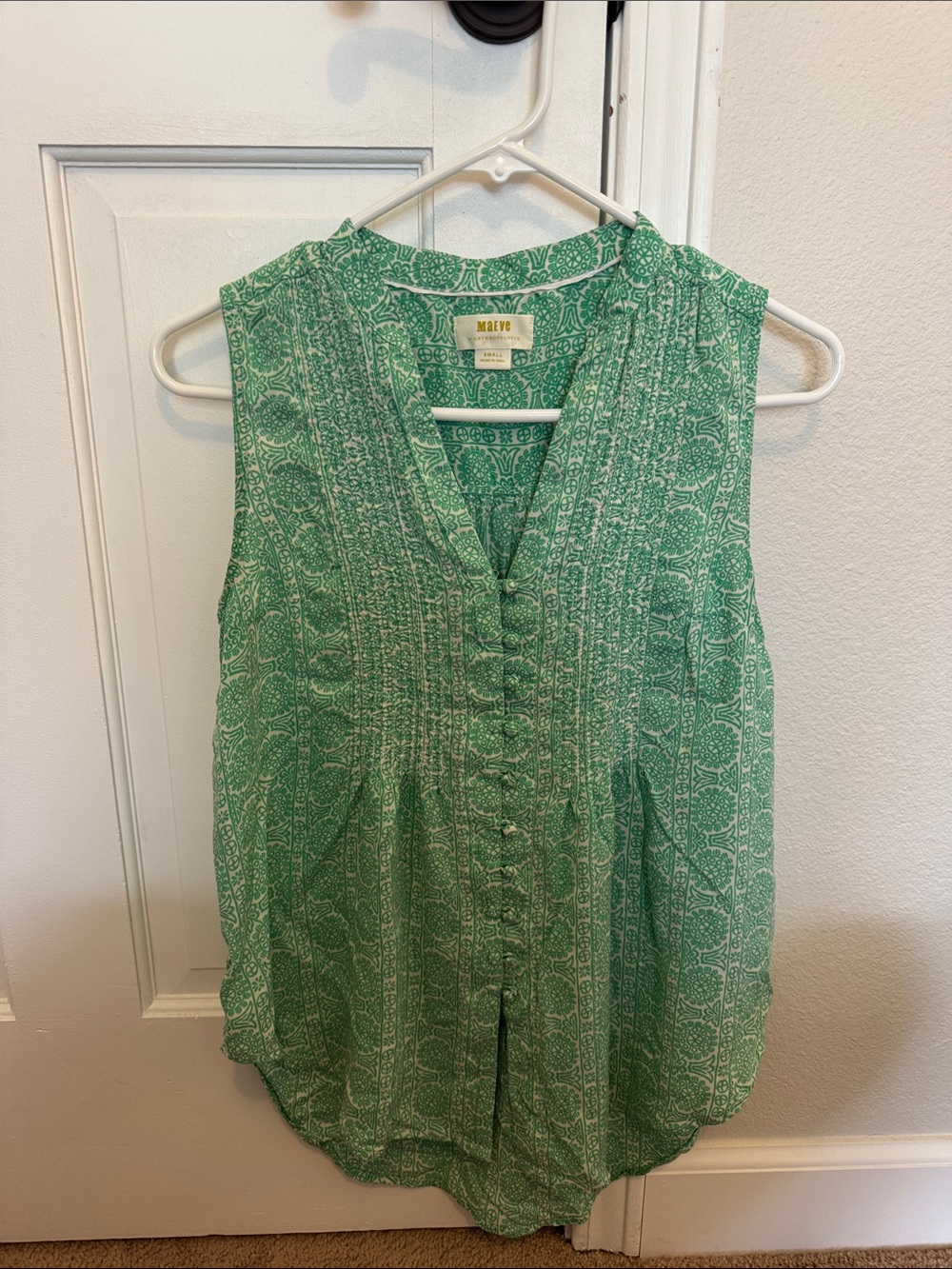 Maeve Green Printed Sleeveless Button-Front top